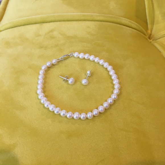 Jewelry - Freshwater Pearl Bracelet +Earrings (SW)